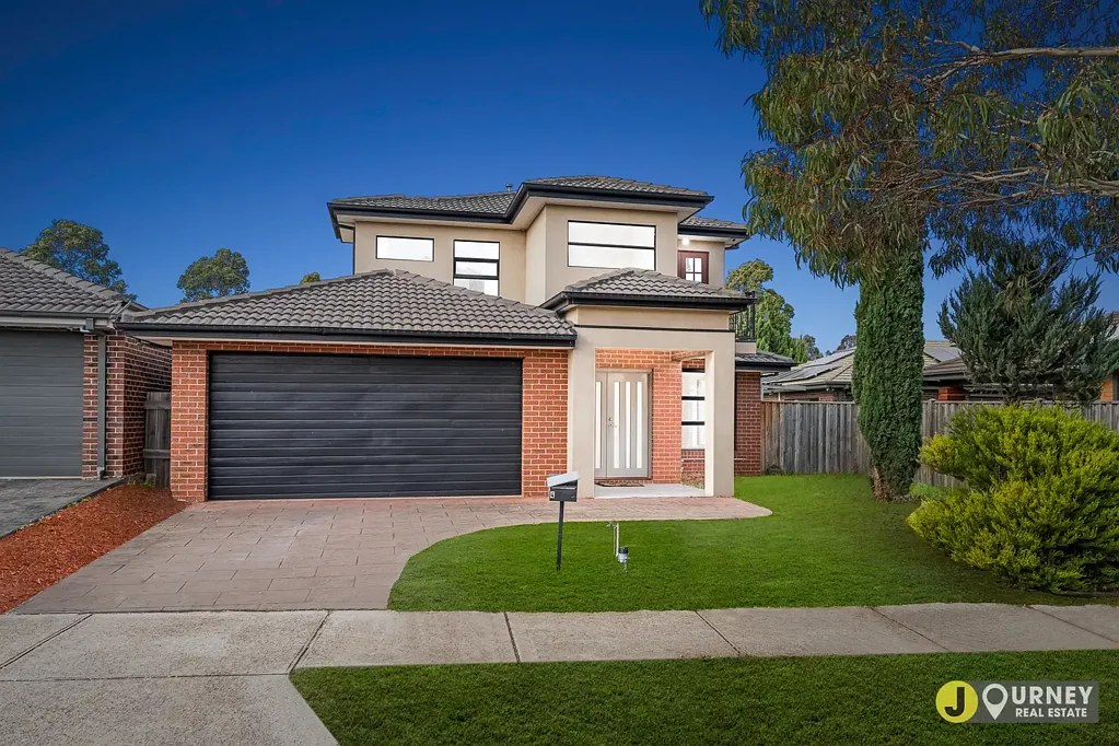 Tarneit 3침실 Exceptional Family Living on 481sqm Double-Storey Home with Deck, Beautiful Backyard & Prime Tarneit Location