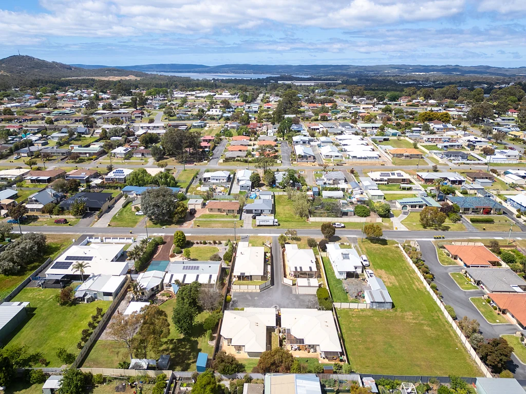 2/48 Katoomba Street, Orana, WA 6330