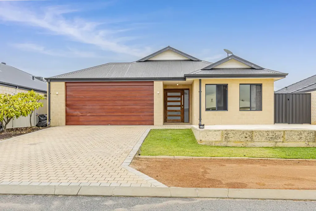 Yanchep 4Zimmer Feature-Packed Living In A Prime Parkside Position
