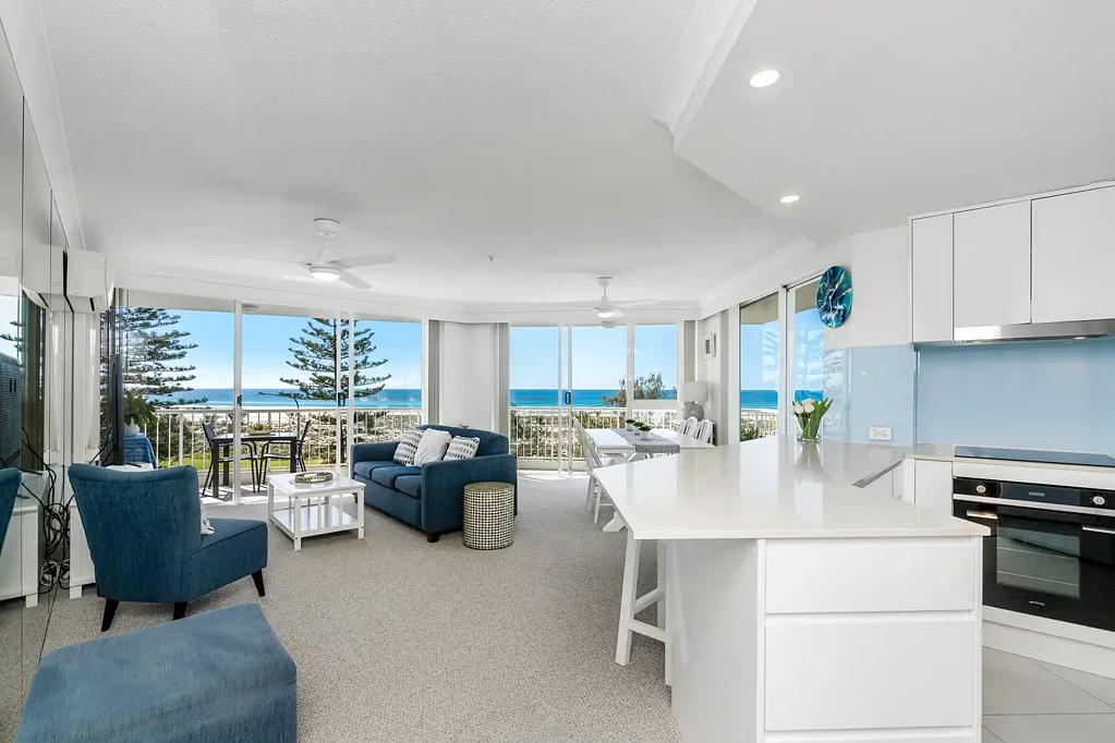 Coolangatta 2房  OWNERS ARE COMMITTED ELSEWHERE - Stunning rare northeast corner opportunity in Meridian Tower