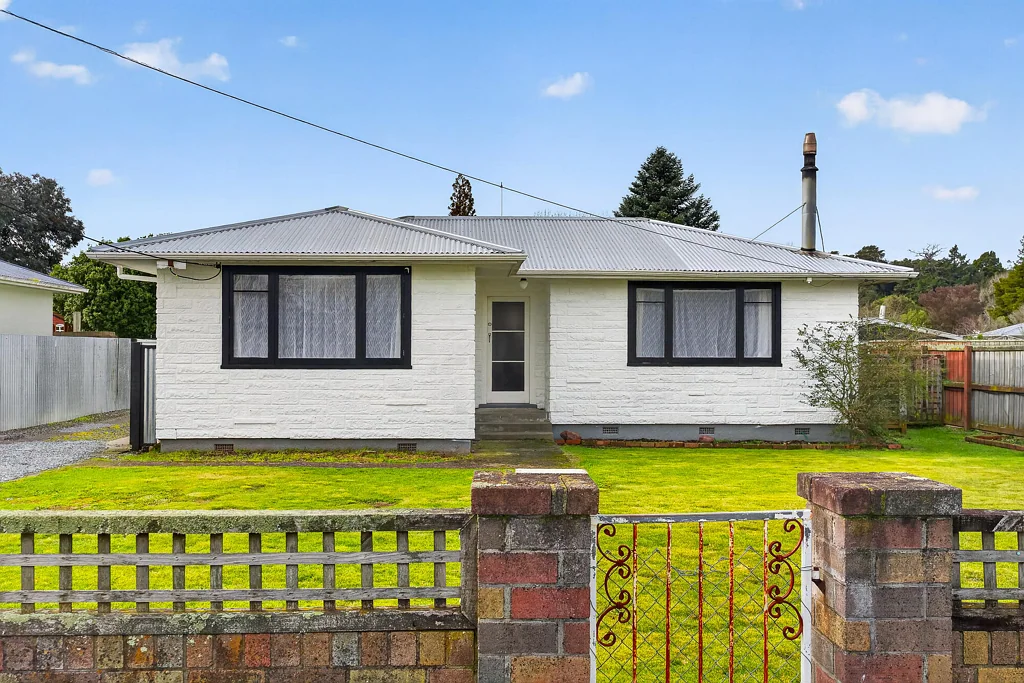 Lansdowne 4房  Four Bedrooms and Serious Garaging - BEO $509,000