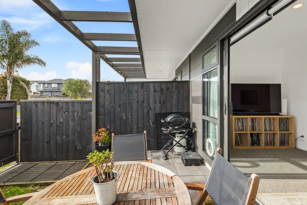 Te Atatu Peninsula 2Zimmer Freehold 2Bed + Office| Cul-de-sac Carpark
