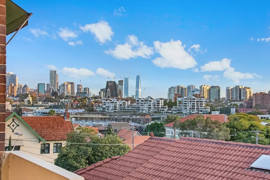 Charming Top-Floor Retreat with City & Skyline Glimpses