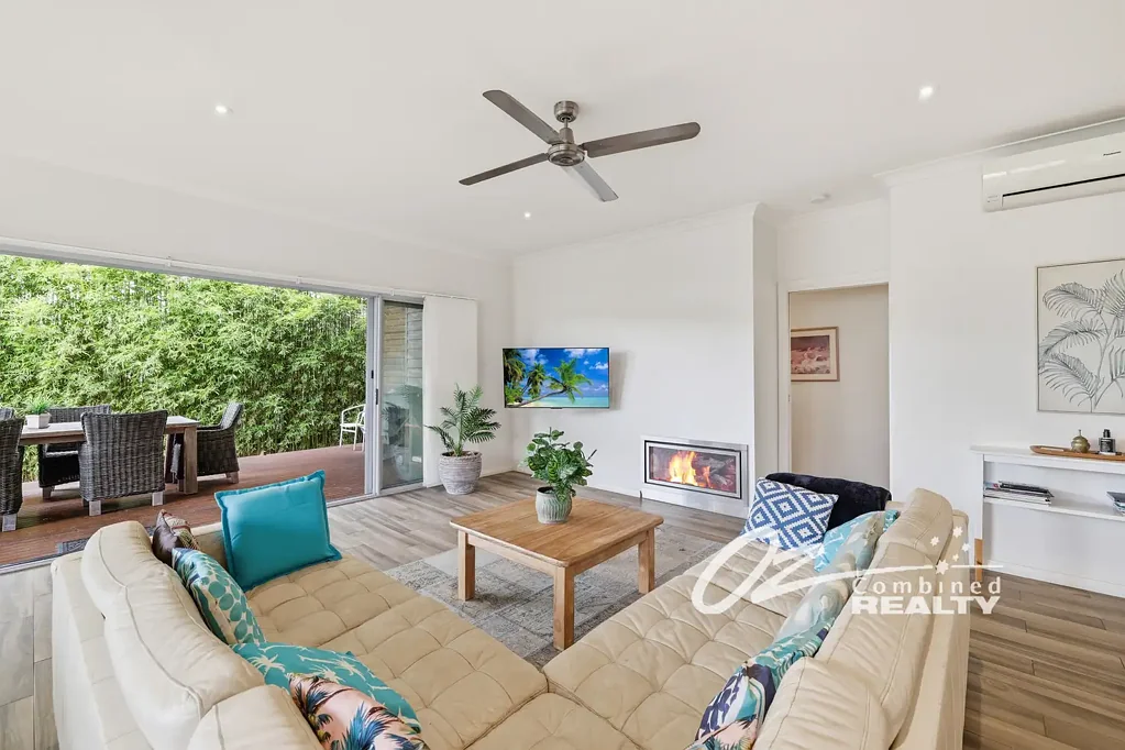 Vincentia 3침실 NEWER  SINGLE LEVEL HOME IN PLANTATION POINT- ONE OF THE MOST SOUGHT AFTER LOCATIONS IN VINCENTIA - HIGH CEILINGS - OPEN PLAN - OVERSIZED GARAGING