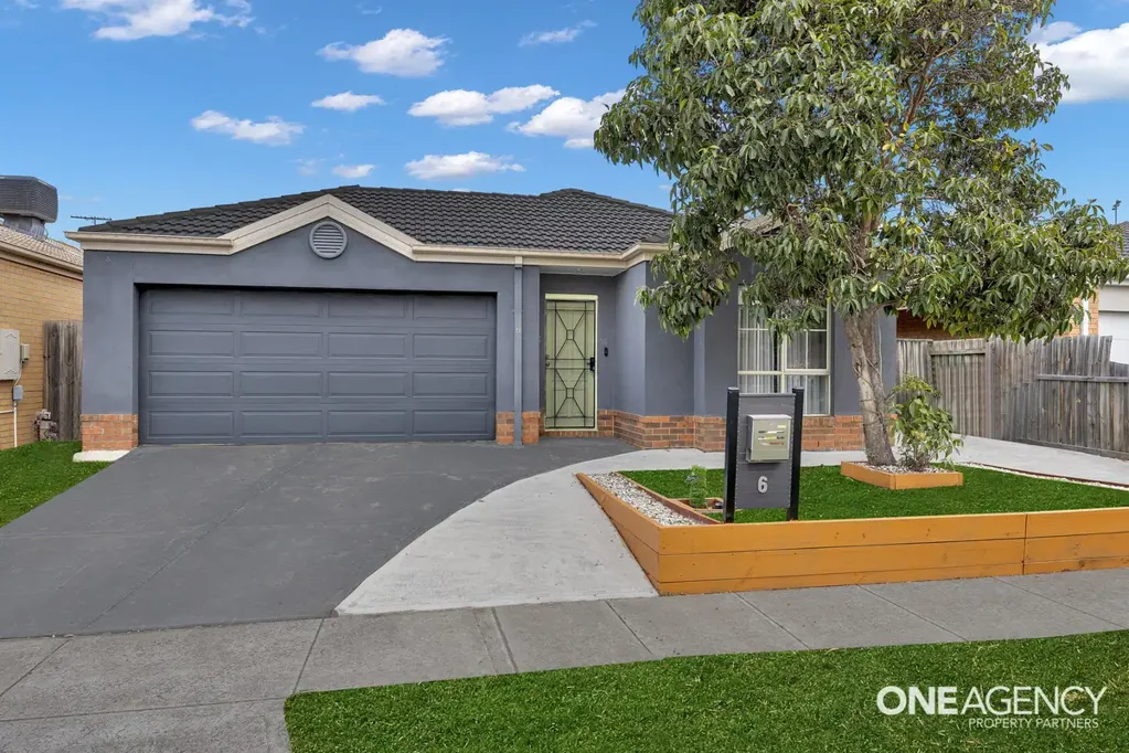 Beautifully Presented Family Home in the Heart of Featherbrook!