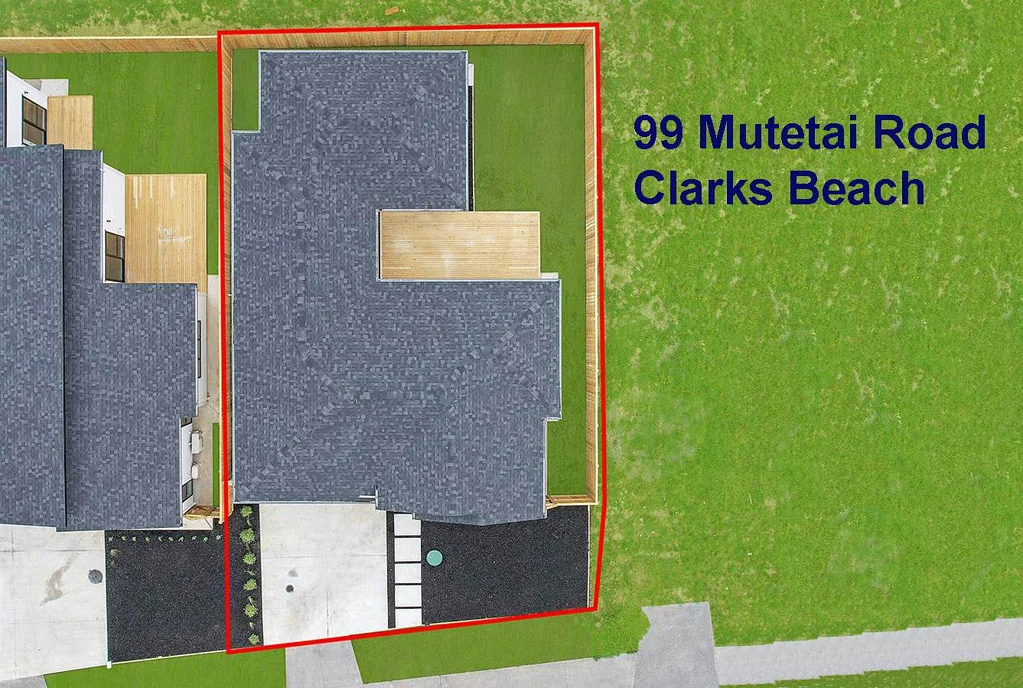 Clarks Beach 4房  Beachside Living – Move in Today!