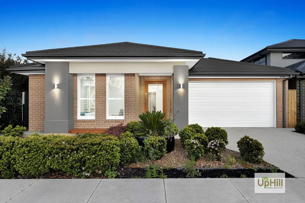 Clyde North 4Kwarto Sunlit, Premium Finished & Ready To Call Your Own | Ex- Display Standard