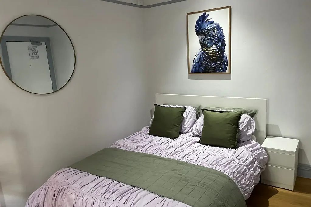 Fully furnished room with private bathroom - including electricity, water & wifi