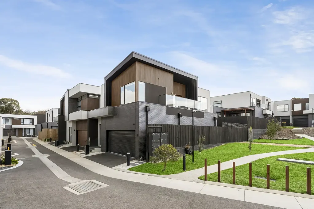 Box Hill South 4침실 Fashionable luxury in an elite pocket