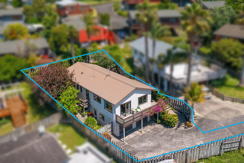 Totara Vale 3房  Reside, Renovate or Return