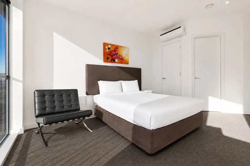 Fully furnished studio apartment - gas and water included
