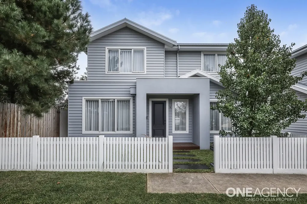 Modern Family Living in a Prime Sunshine Location