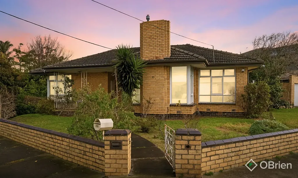 Mordialloc 3ਬੈੱਡਰੂਮ Corner Block Opportunity in Mordialloc's Golden Mile