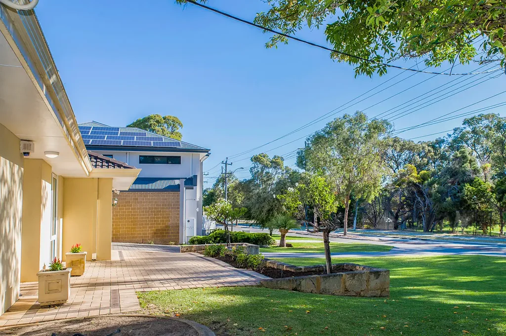 Karrinyup 4房  Sat 1pm - Walk to the beach, the school - or buggy to the golf course!