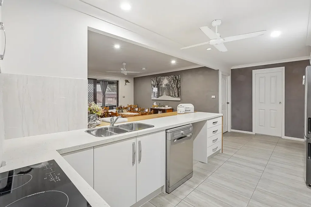 South Penrith 5બેડરૂમ Impressive Family Residence on 642m²