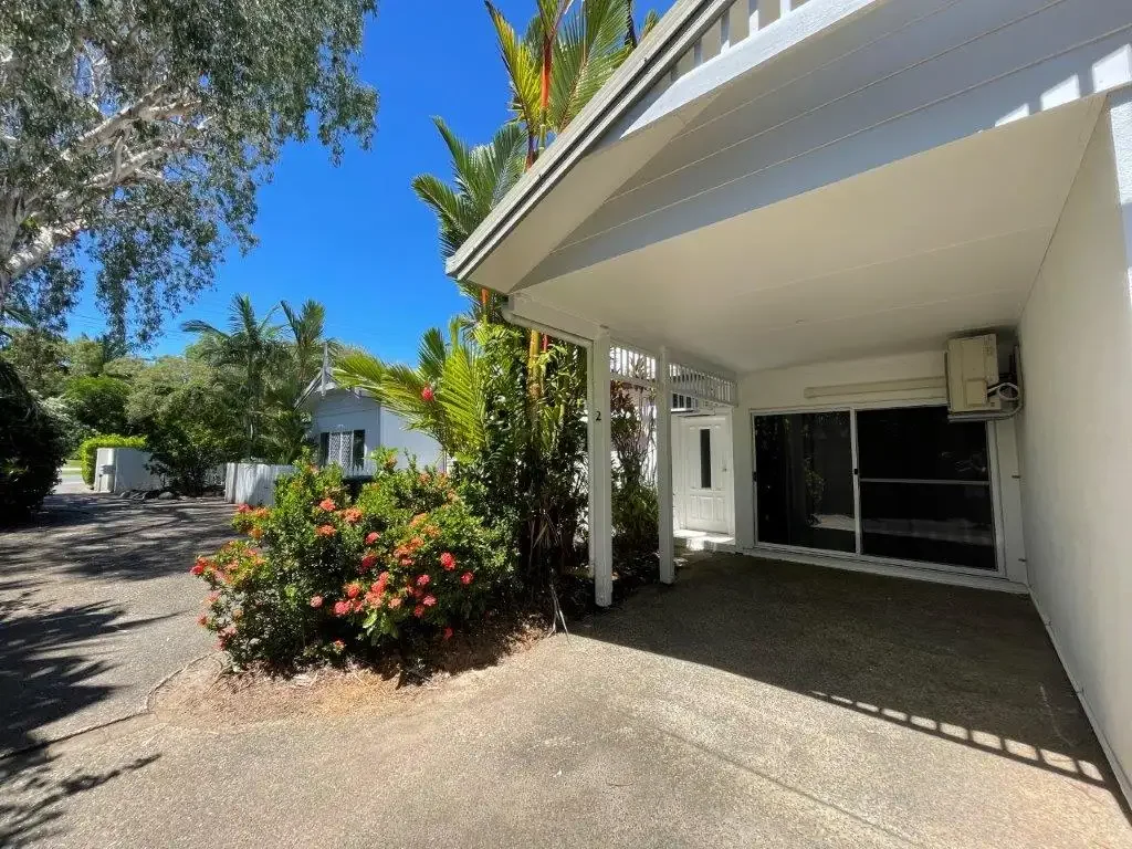 1 Bedroom - Furnished - Small complex