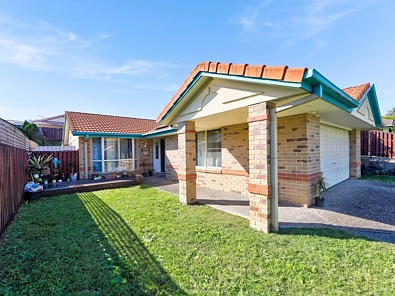 Mudgeeraba 4Zimmer CALLING ALL RENOVATORS, VIEW SUNDAY OR MISS OUT MONDAY!