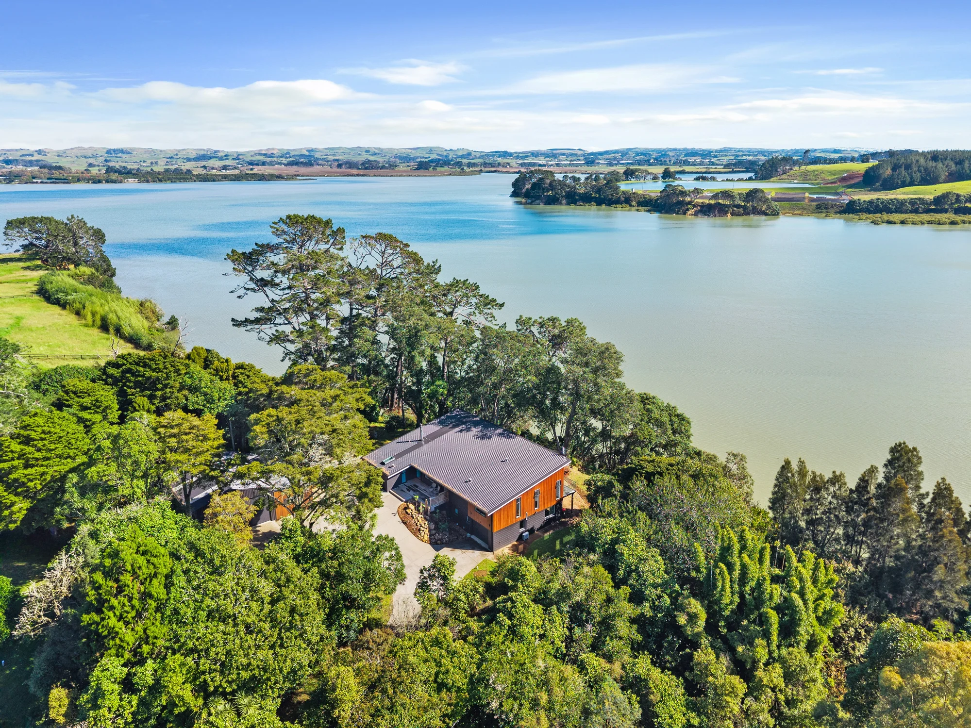 Glenbrook  Peaceful waterfront living