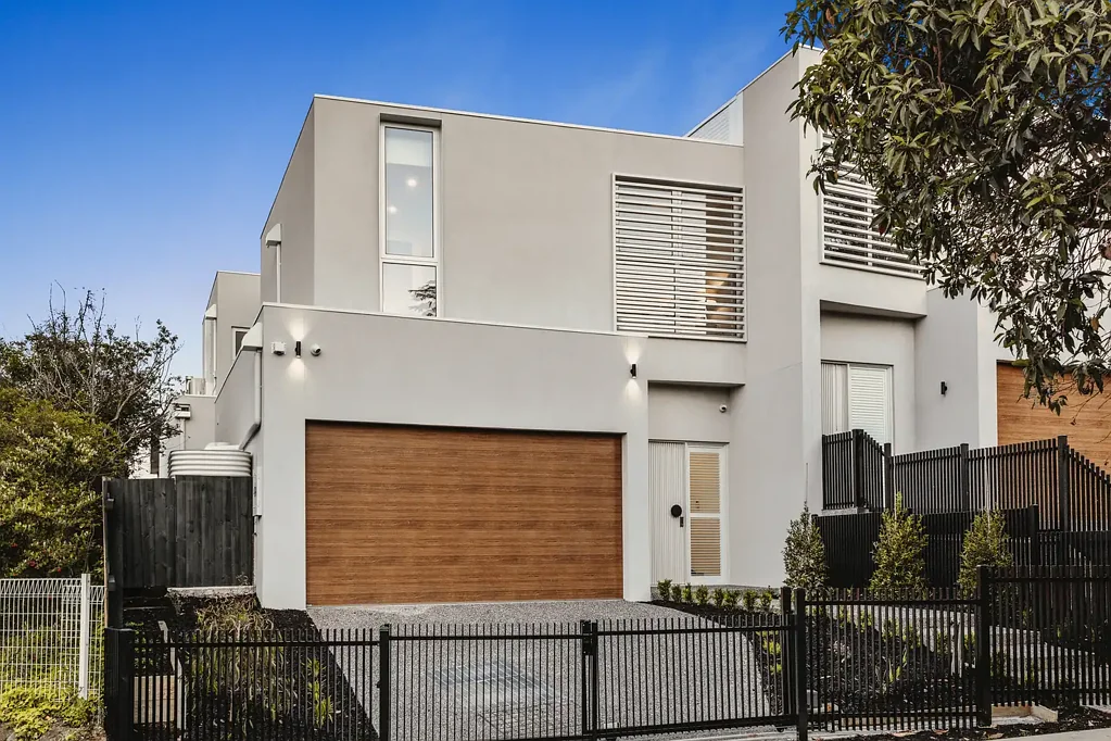 Doncaster 5部屋 Architectural Brilliance in Dual School Zone