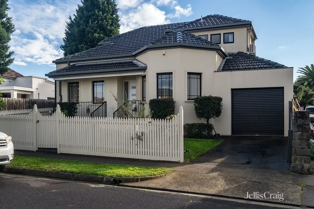 Victorian-Inspired Townhouse in a Prime Preston Location