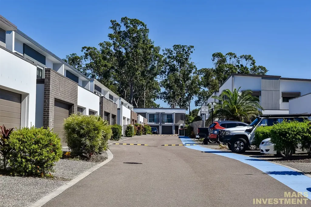 Modern Townhouse in Calamvale - Convenient Urban Living