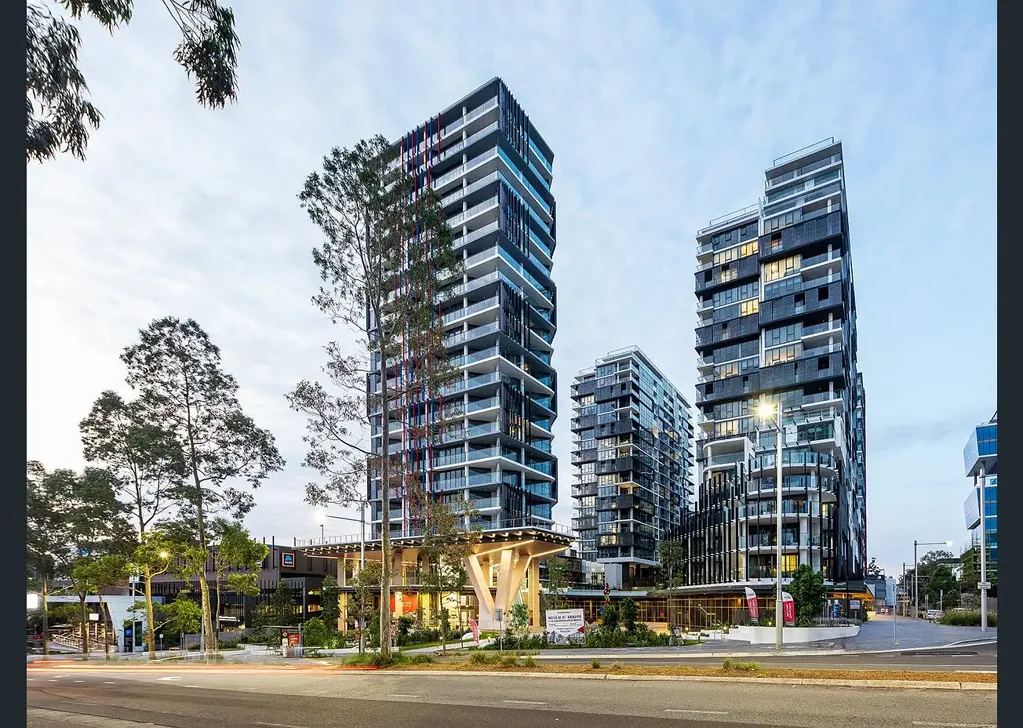 Oversized 2 Bedder with Study and Views Plus Resort Style Facilities and Covered Access to Macquarie Centre