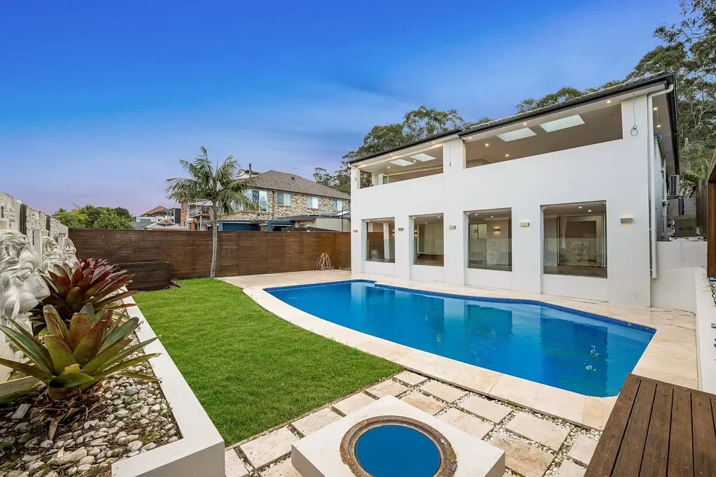 Georges Hall 3 Bedroom Luxury Living in Whisper Quiet Location