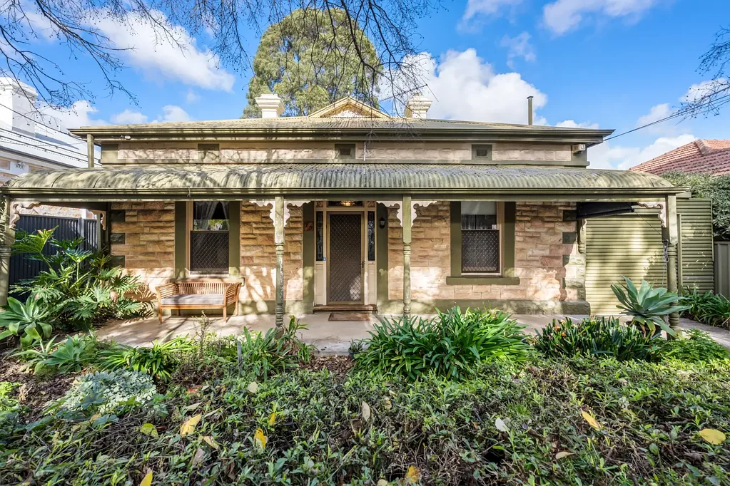 Prospect 3 Bedroom Classic Sandstone Character Villa On A Deep Prospect Block