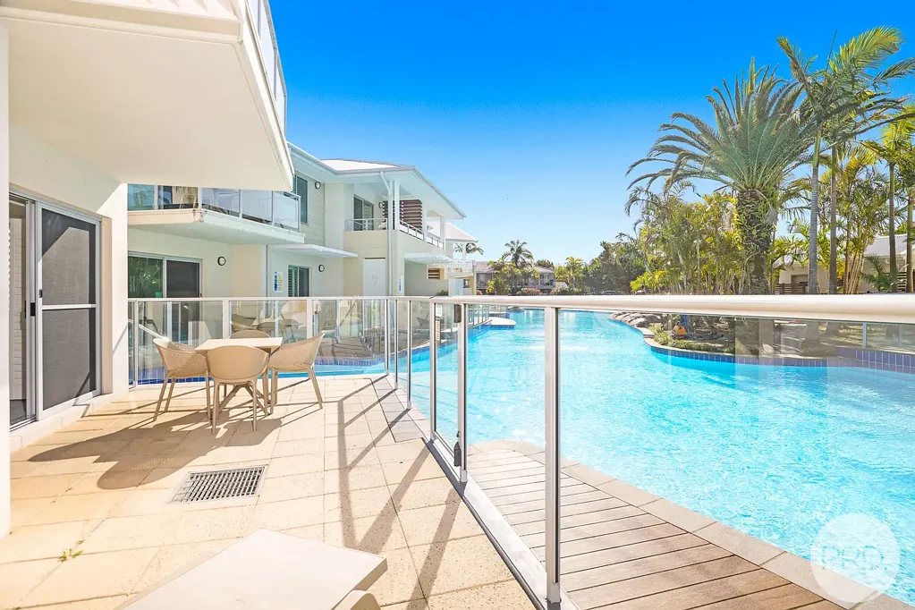 Salamander Bay 2ห้องนอน New Price - Unbelievable Value in Oaks Pacific Blue! Poolside Dual Key Apartment