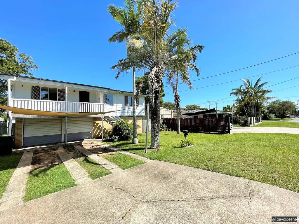 FAMILY FRIENDLY HIGHSET IN AN UNBEATABLE LOCATION