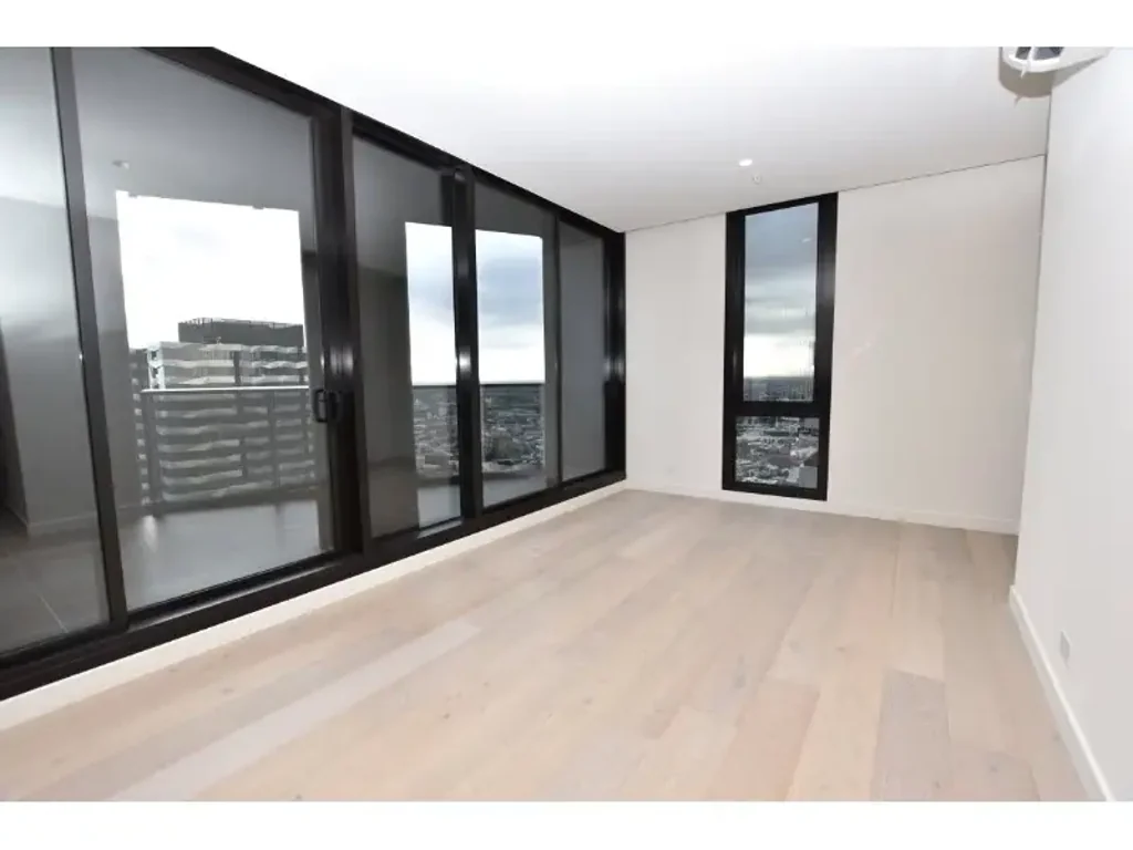 Modern 2 Bedrooms 2 Bathrooms Apartment at the heart of Melbourne CBD
