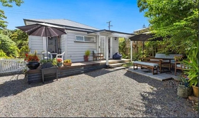 RUSSELL - TWO BEDROOMS - $585 / WEEK