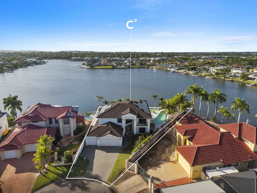 Helensvale 6ห้องนอน Palatial Proportions - Monterey Keys Executive Residence - North Facing Waterfront Luxury, Family Lakefront Lifestyle Appeal