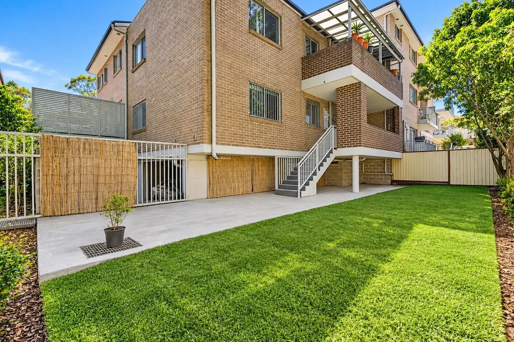 Bankstown 2침실 A RARE GROUND-FLOOR RETREAT WITH AN EXCEPTIONAL PRIVATE BACKYARD
