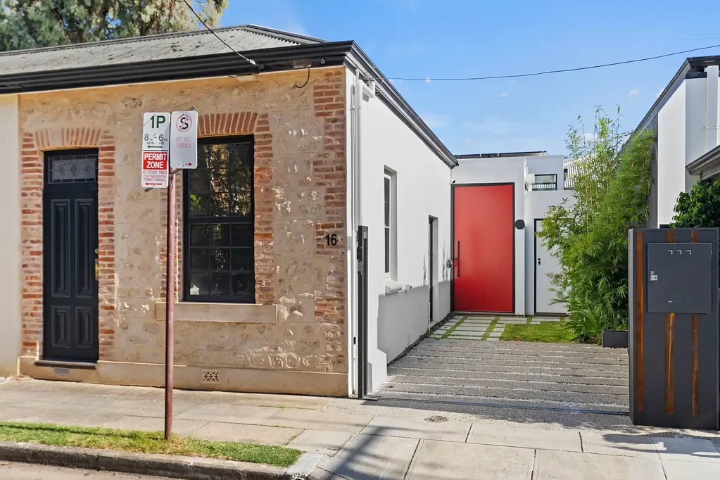 North Adelaide 2ਬੈੱਡਰੂਮ A hidden urban haven & the ultimate, architectural apartment alternative.