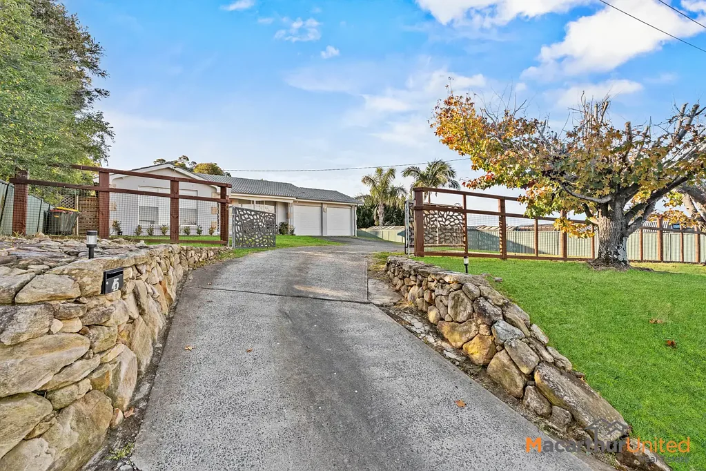 Tahmoor 4 Bedroom Big, bright, beautiful - a Tahmoor masterpiece