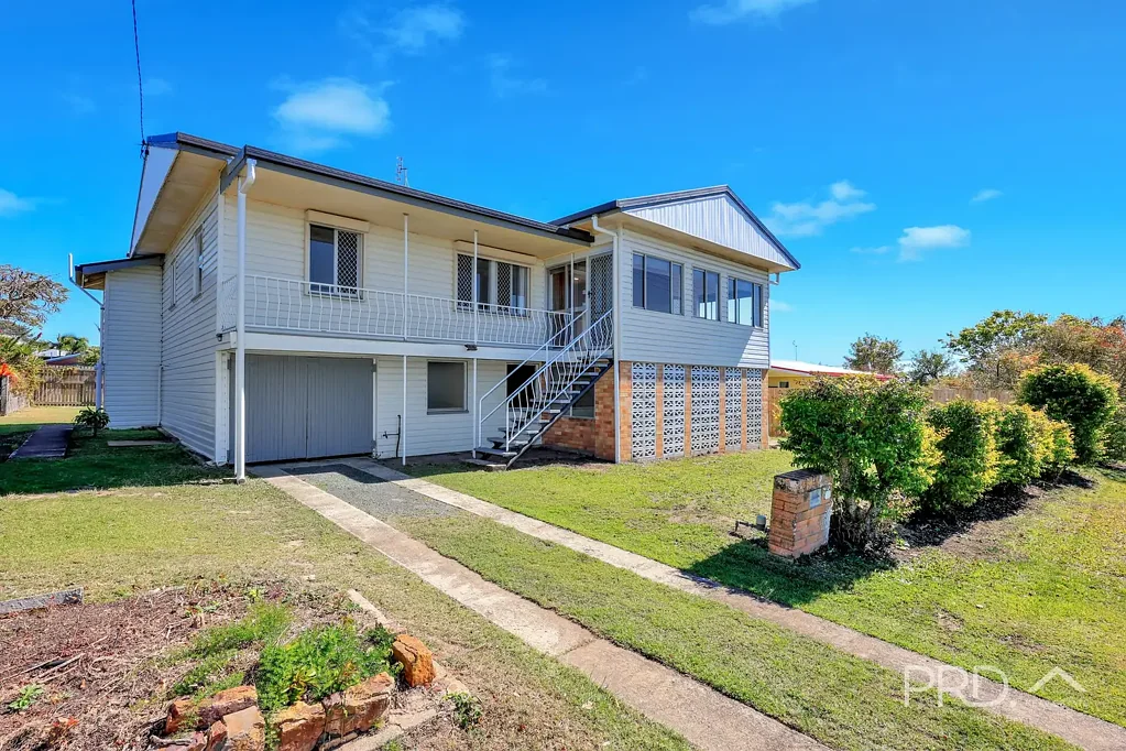 Torquay 3Habitaciones RENOVATED 2 STOREY HOME - 3 HUGE BEDROOMS - HIGH CEILINGS - OVERSIZED LIVING AREAS - ELEVATED 643 m2 BLOCK - EXCELLENT TORQUAY LOCATION - WATER VIEWS