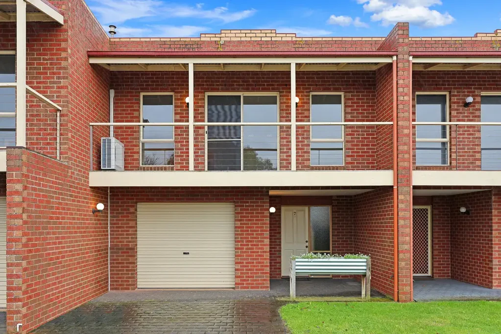 Immaculate 3 Bedroom Townhouse