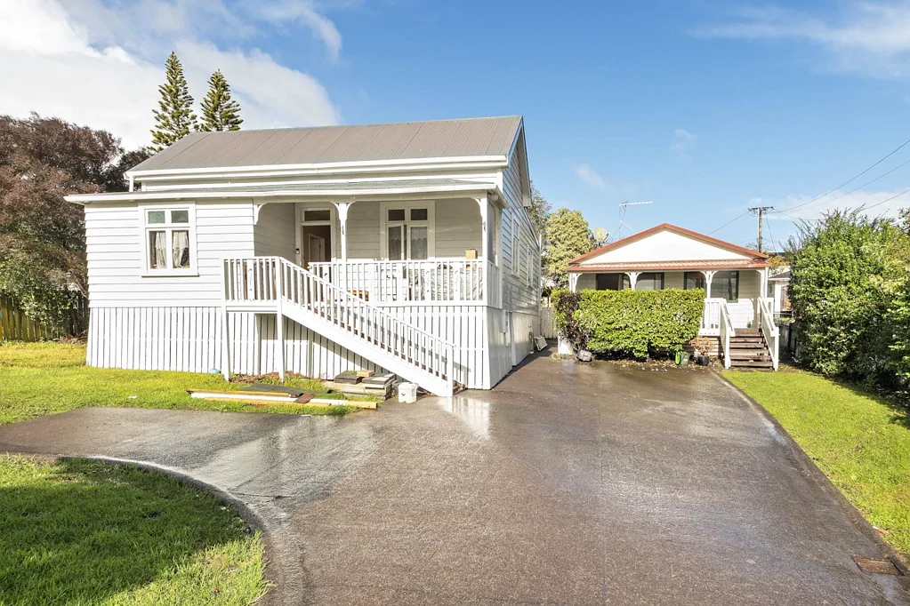 Glen Eden 5房  Home & Income in Glen Eden – Dual Living on 71...