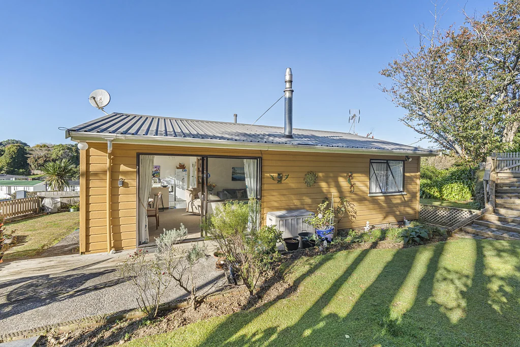 Westown 2房  Two Bedroom Cutie on a Freehold Section!