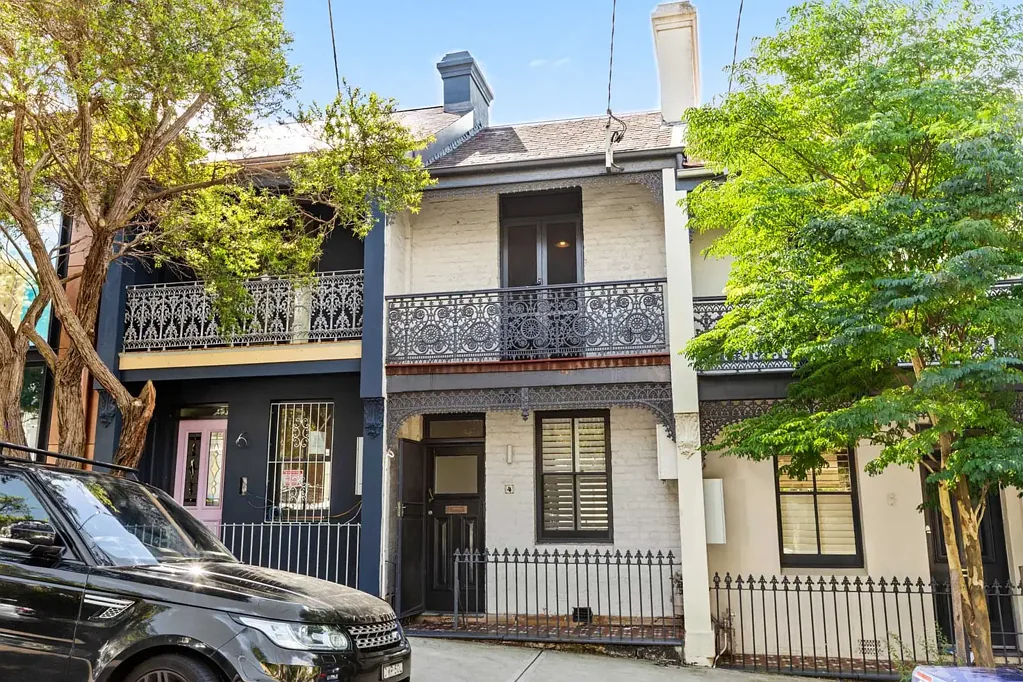 Immaculate Terrace in an Excellent Location