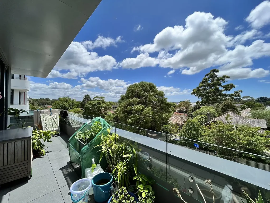 Modern 3 Bedroom With 2 Parking For Rent!!!