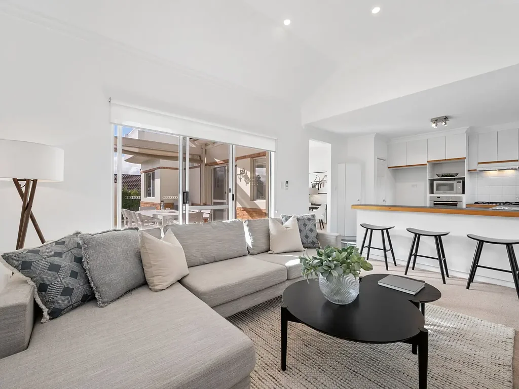 Grand Townhouse in Premium 'Como Beach' Location