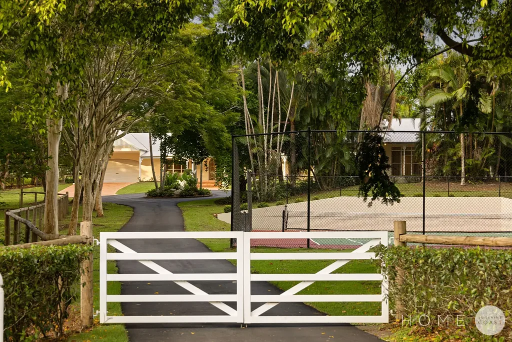 Buderim 5Habitaciones Picture-Perfect Acreage with Warm Homestead Charm