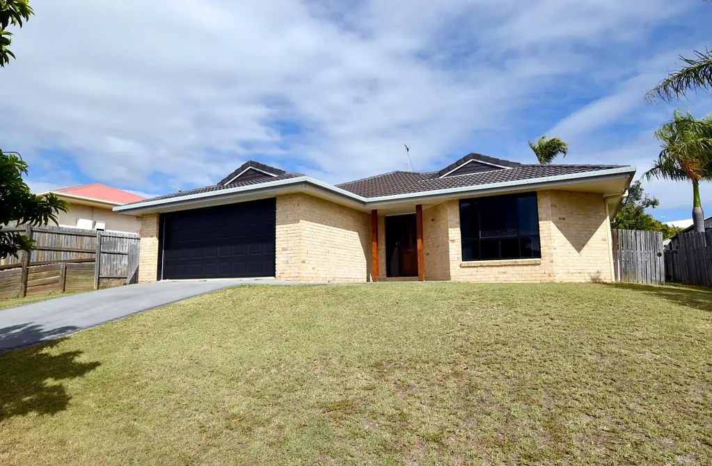 New Auckland 4कमरा INVESTOR ALERT... Spacious Family Home ....Home...Side Access to Backyard