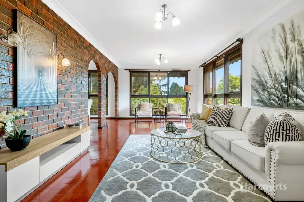 A rare 6 bedroom house in Vermont South