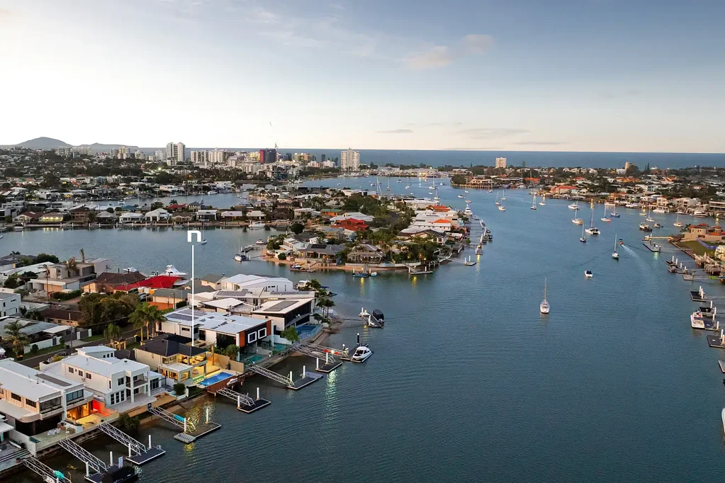 Mooloolaba 5침실 TIGHTLY HELD DEEPWATER ESTATE. GRAND RIVERFRONT LIVING. FIRST TIME IN 24 YEARS.