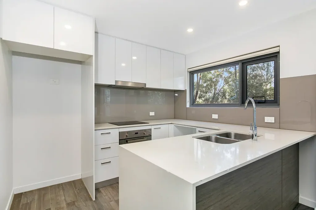 Oversized apartment - Short term agreement