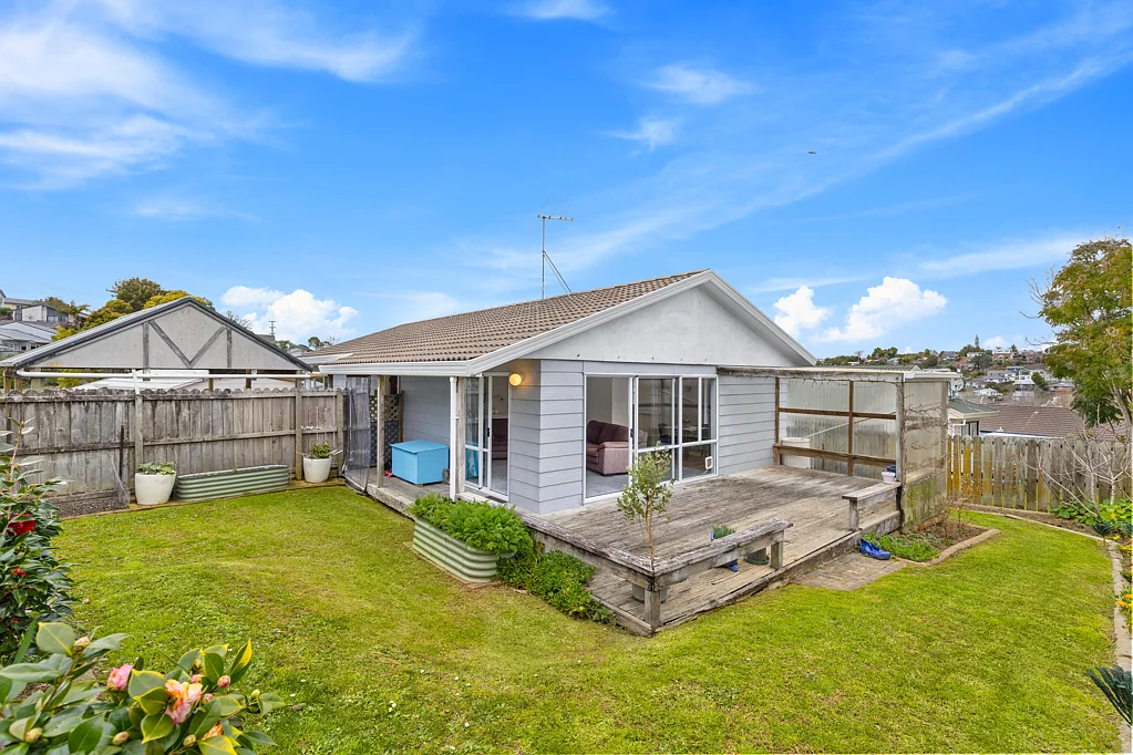 1/8 Atlantis Place, Totara Vale, North Shore City, Auckland