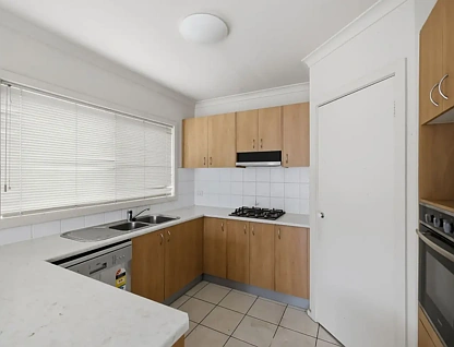 6 TINTERN LOOP, Hillside, VIC 3037, 3房, 1浴, House